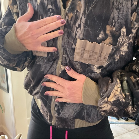 Columbia camouflage jacket, bomber style, zip front, Ladies Size M - Picture 3 of 7
